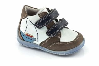 Kids shoes picture